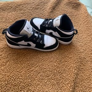 KIDS NIKE AIR JORDANS ( GLOW IN THE DARK ) little girls